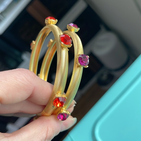 💕Beautiful Set of 2 Bangle Bracelets with Purple and Red Stones Gold Tone💕 - Picture 3 of 4